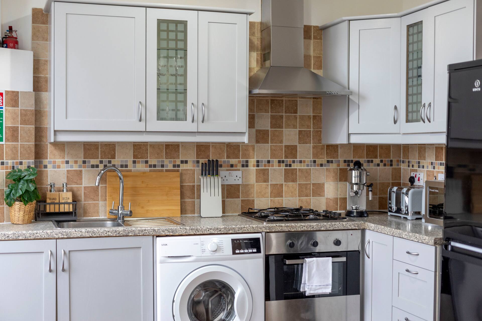 Fully equipped kitchen with gas hob, oven and modern appliances